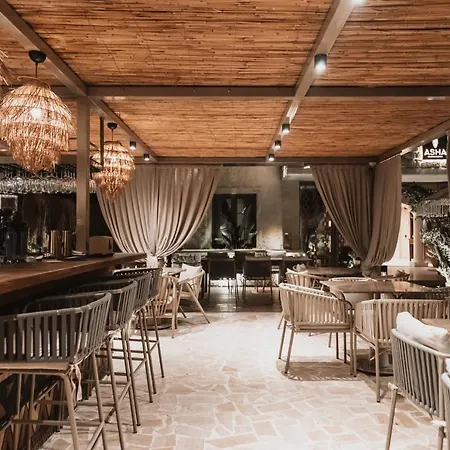 Asha Alacati Чешме