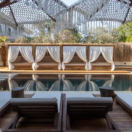 Asha Alacati Чешме