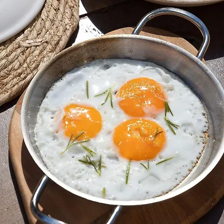 Asha Alacati Чешме